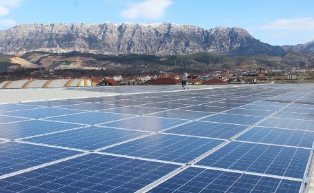 Energjia nga impiantet diellore: Rritet prodhimi me 24.5 per qind ne Shqiperi
